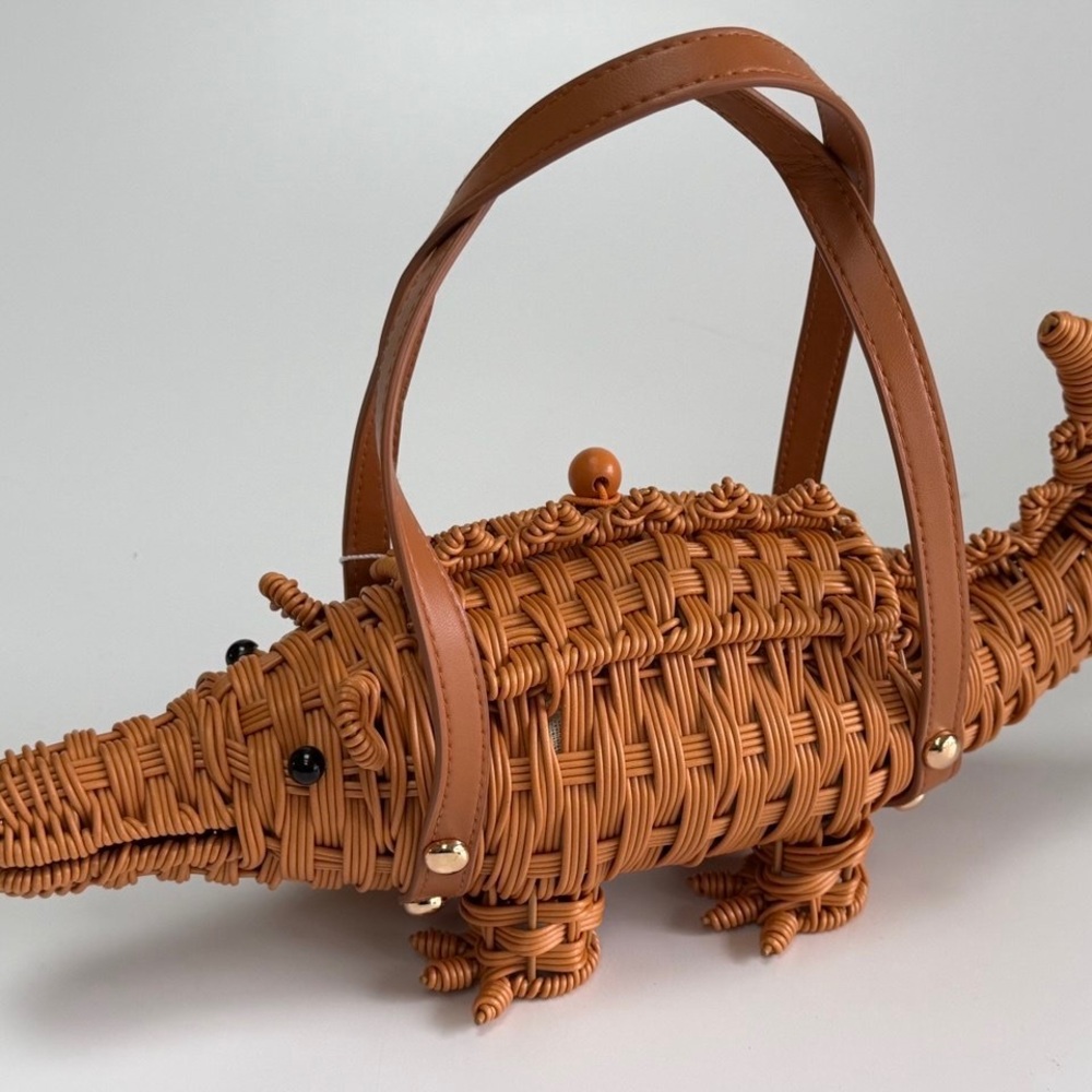 Tommy Bahama Wicker Woven Crocodile Shaped  Bag Handbag New NWT - Picture 4 of 14